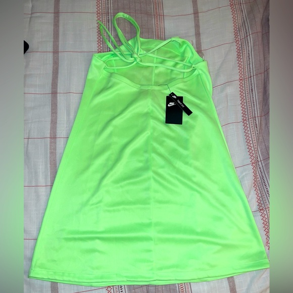 Nike Icon Clash mini dress in neon green LARGE - Picture 10 of 10
